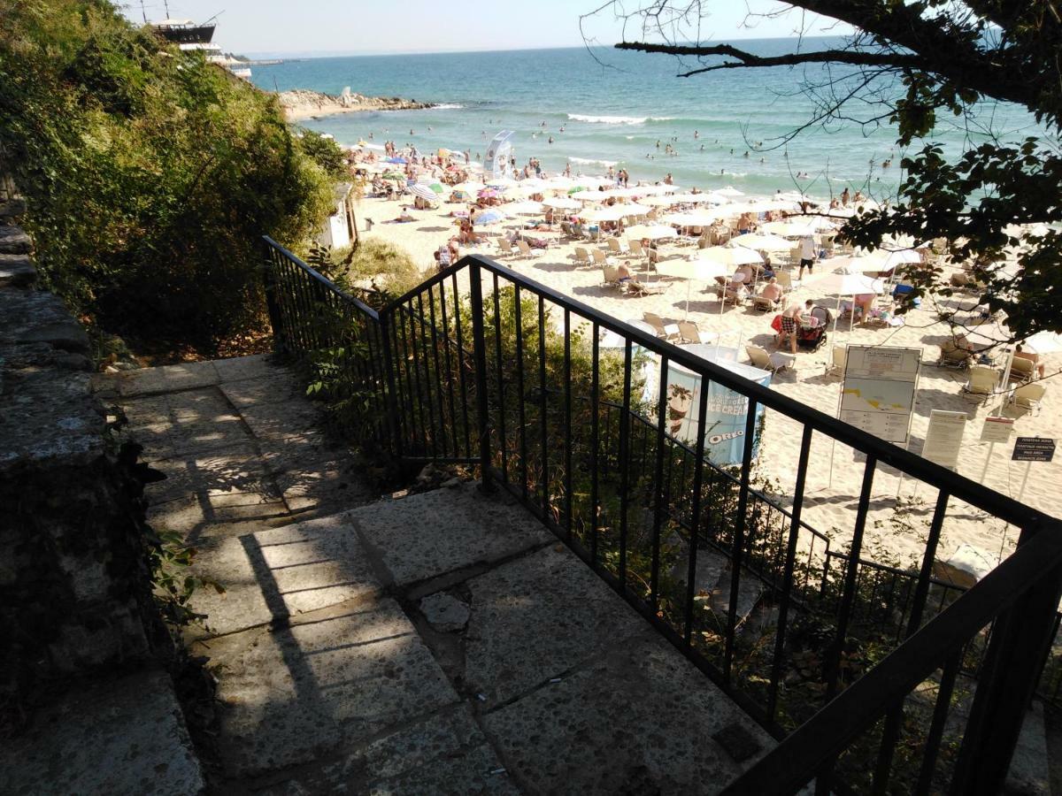 Private In Saint Elena *